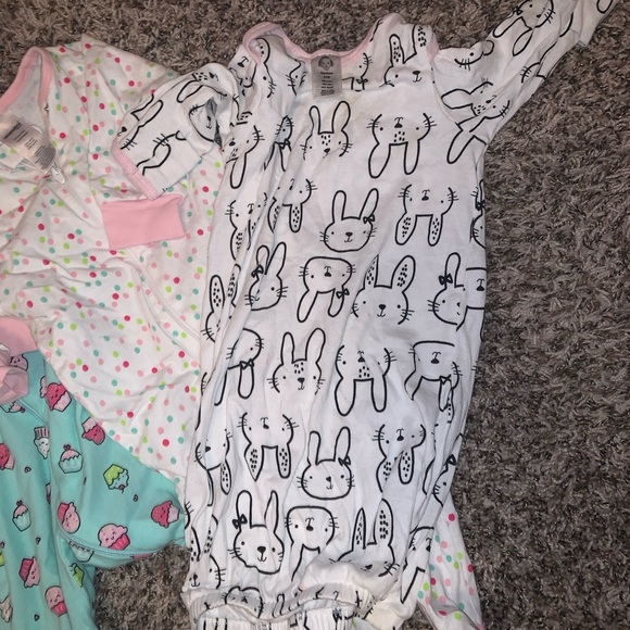 Bundle of 7 Gerber & Onesies brand footed sleepers and night gowns. - Picture 3 of 4